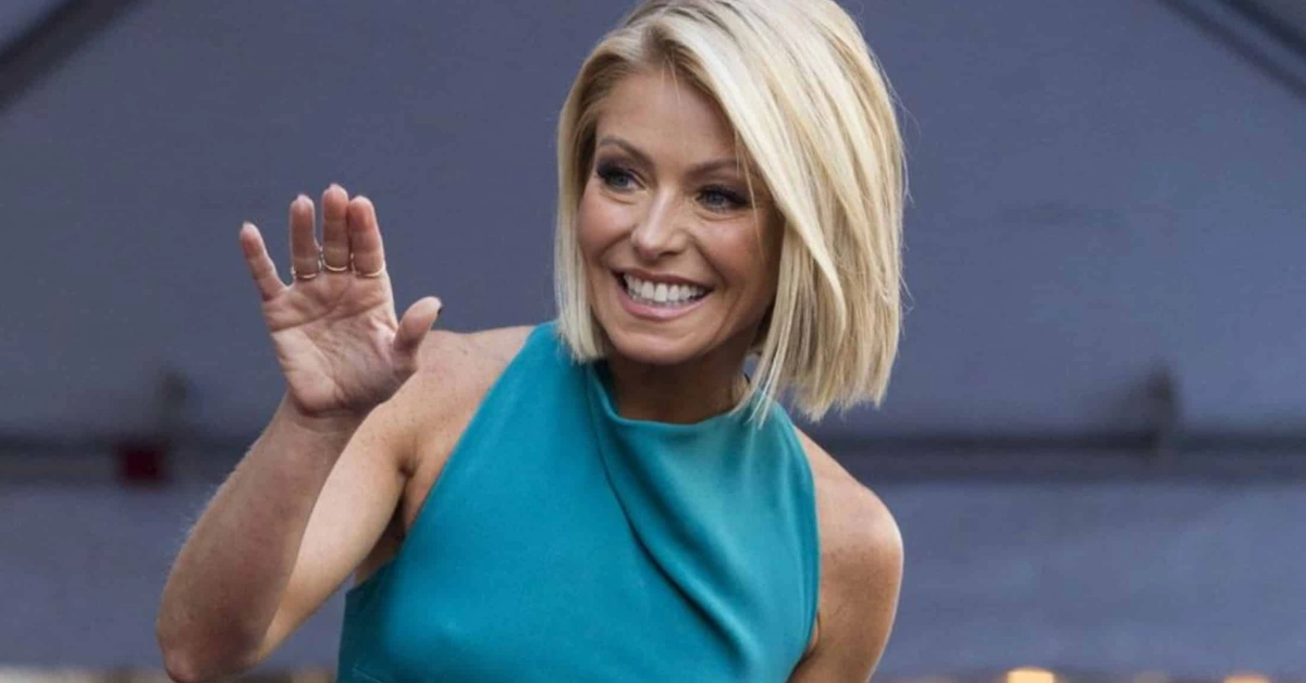 How Much Does Kelly Ripa Weigh?