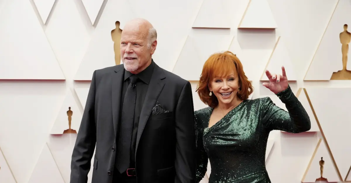 Who Is Reba Mcentire Dating-